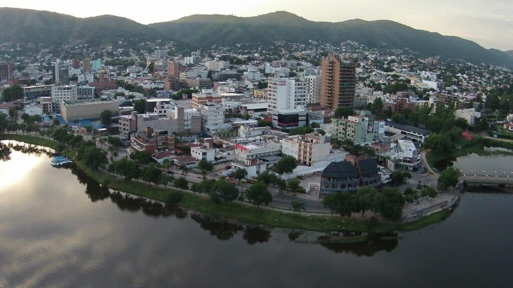 Afirman que la mitad de los alojamientos de Carlos Paz está en “negro”