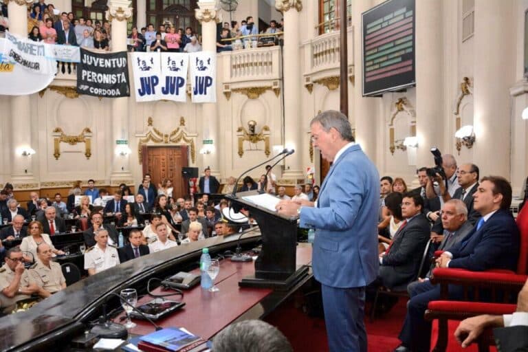 El discurso de Schiaretti, entre la gestión y a la espera de anuncios