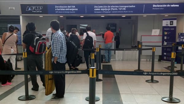 Elevan el tope en dólares para compras (sin impuestos) en el exterior