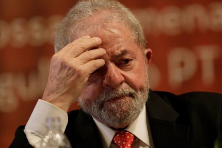 La Justicia le sacó el pasaporte a Lula por «riesgo de fuga»