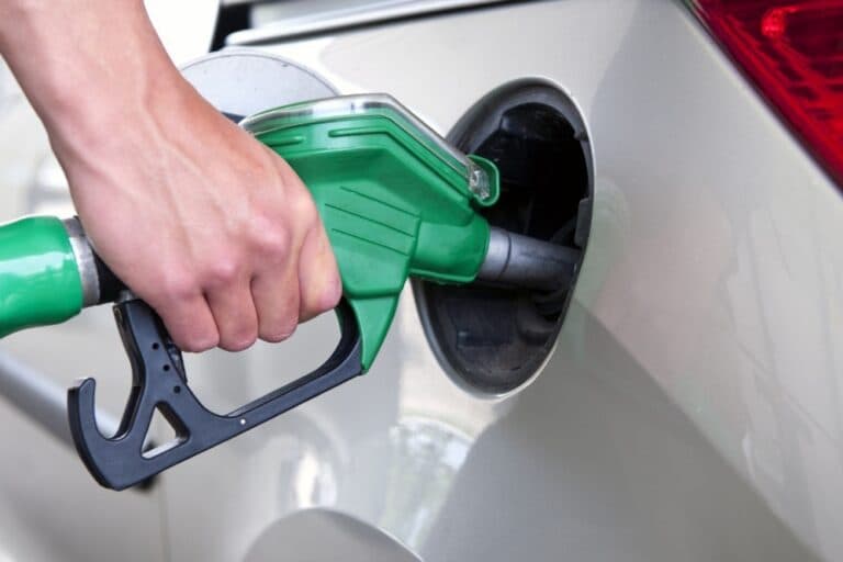 Nafta e impuestos: por qué Argentina lidera las subas de combustibles en América Latina