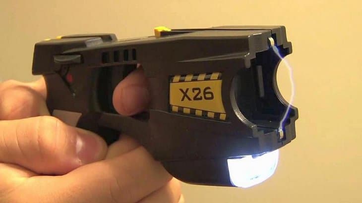Bee Sellares quiere que Córdoba adopte pistolas Taser