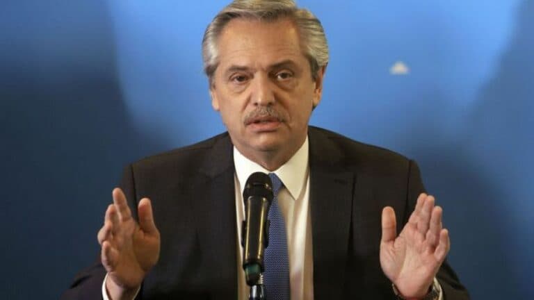 Alberto Fernández anunció que se supenden las repatriaciones de argentinos varados en el exterior