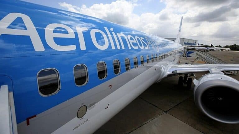 El Gobierno prohibirá a las aéreas vender pasajes hasta septiembre