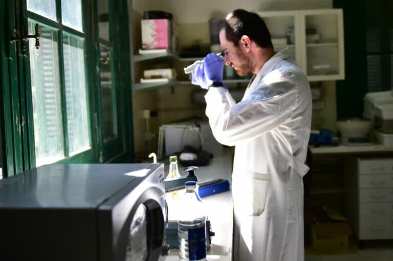 Financiarán nueve proyectos cordobeses para la lucha contra el Covid-19