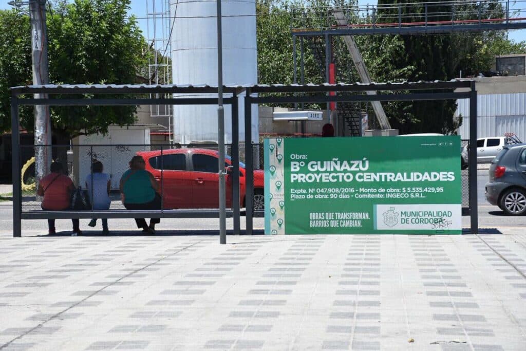 Cómo es la propuesta de firmas de vía pública para mejorar mobiliario urbano