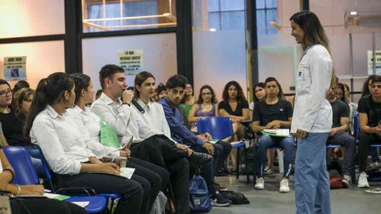 Farmacity presentó un programa para potenciar el desarrollo profesional de los jóvenes