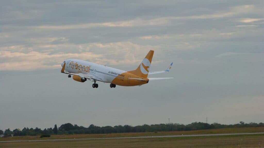 Flybondi contra las bandas tarifarias: «miles de personas ya no podrán volar»