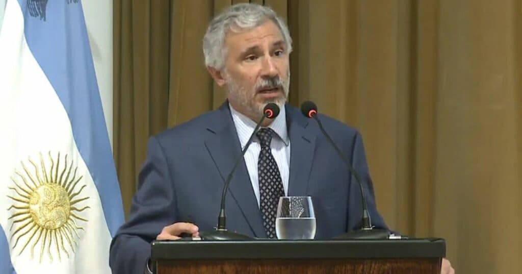 El Banco Central destacó la banda cambiaria como «amortiguador del impacto monetario»