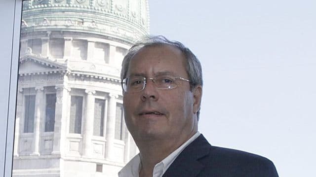 Balearon al diputado de Cambiemos Héctor Olivares en la esquina del Congreso