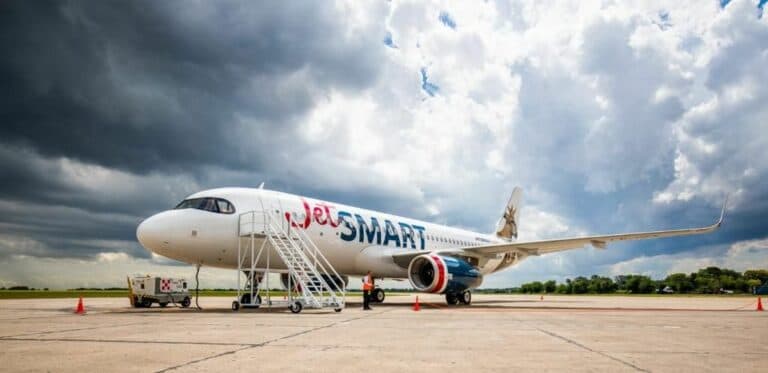 La guerra de tarifas entre las low cost pone en alerta a las líneas aéreas
