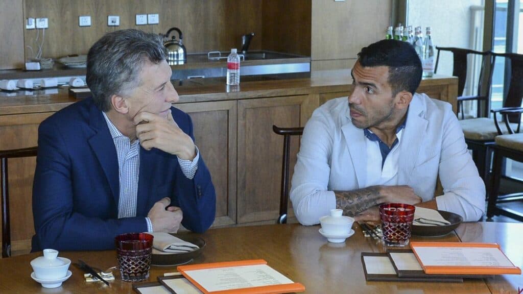 Las 10 claves del negocio de Carlos Tevez con la familia Macri