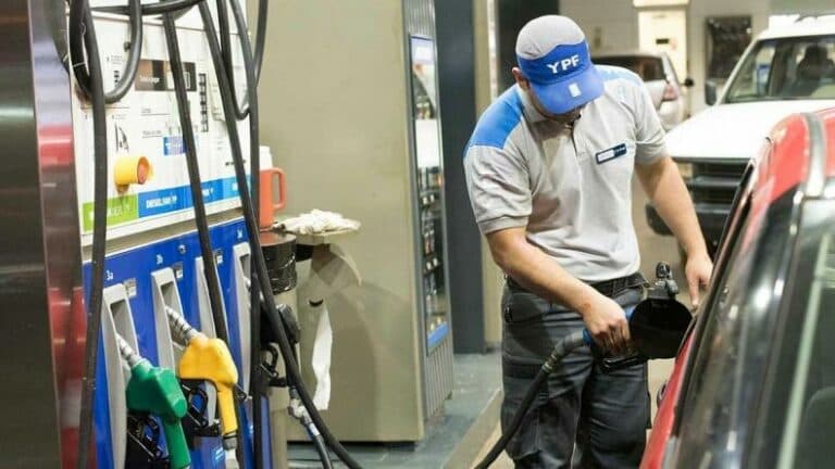 Nuevo aumento a la nafta: cuanto saldrá el litro de súper desde el viernes