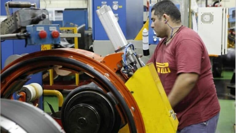 Coronavirus: Pirelli cierra su fábrica en la Argentina