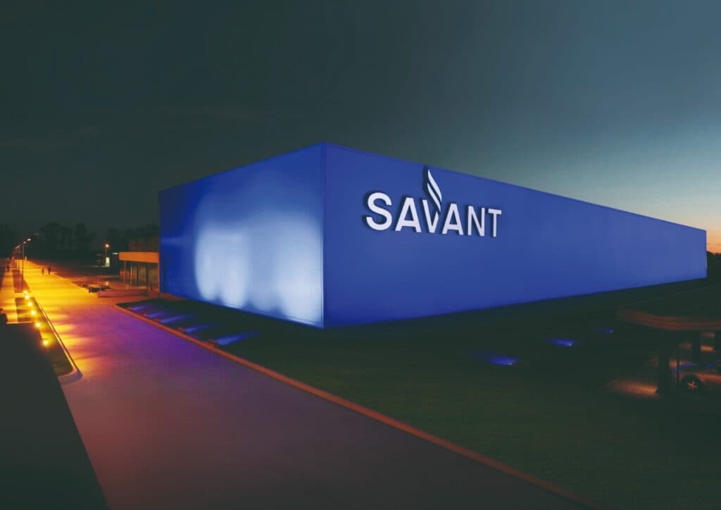 Savant levanta planta en Europa y se convierte en grupo internacional