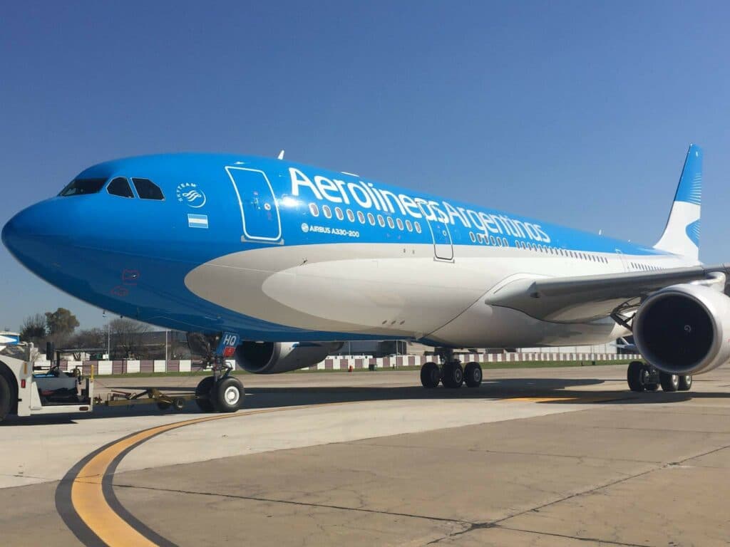 Aerolíneas Argentinas podrá contratar extranjeros para reparar aviones