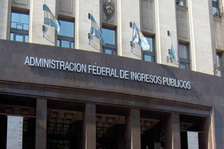 Según analistas, la recaudación tributaria habría aumentado un 39,7% interanual en diciembre