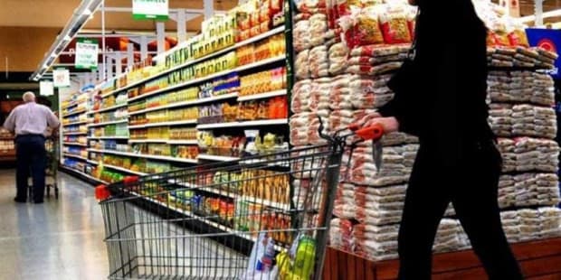 Según el Indec, la canasta básica aumentó un 52,9% en 2018