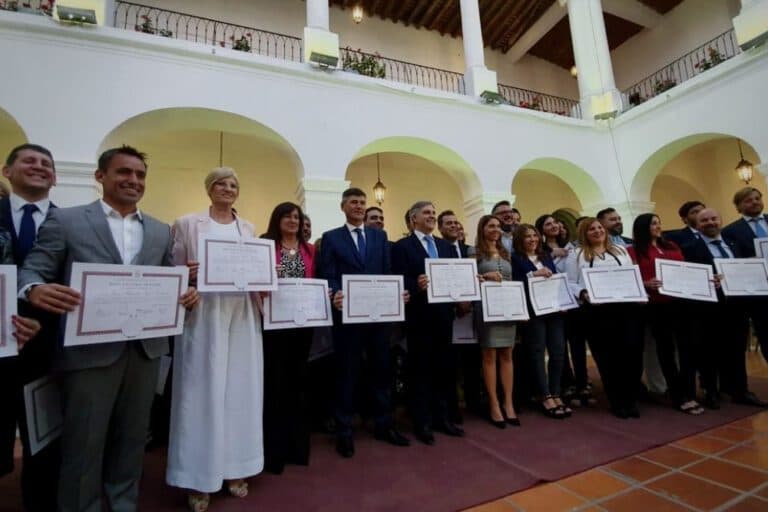Llaryora y cinco definiciones sobre gestión, política y economía