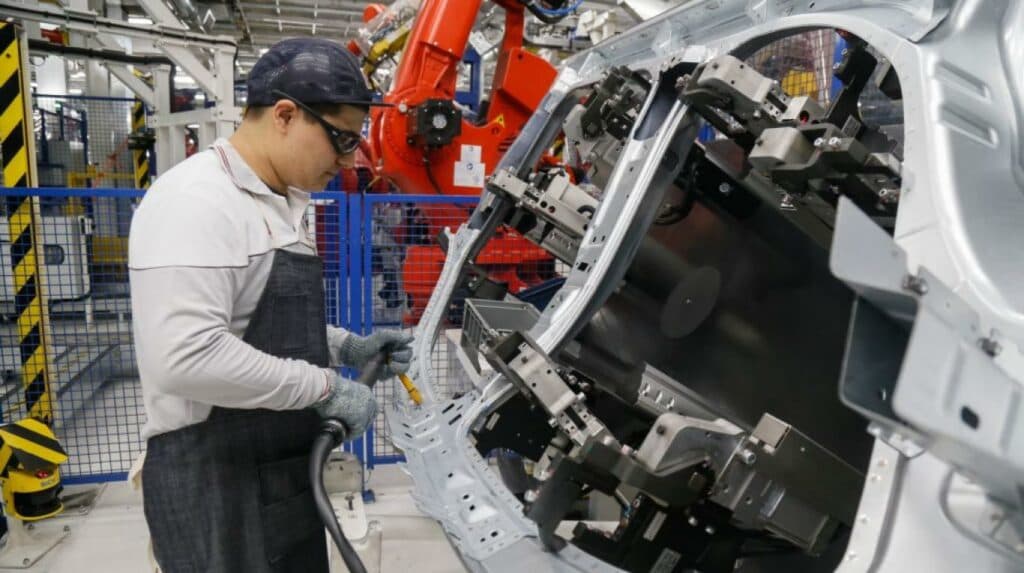 La producción de autopartes cayó 26,6%, aunque hubo un repunte trimestral