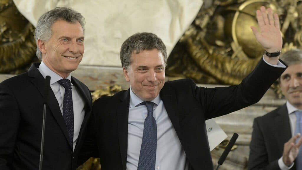 Operativo del Gobierno con inversores para extender el «veranito financiero»