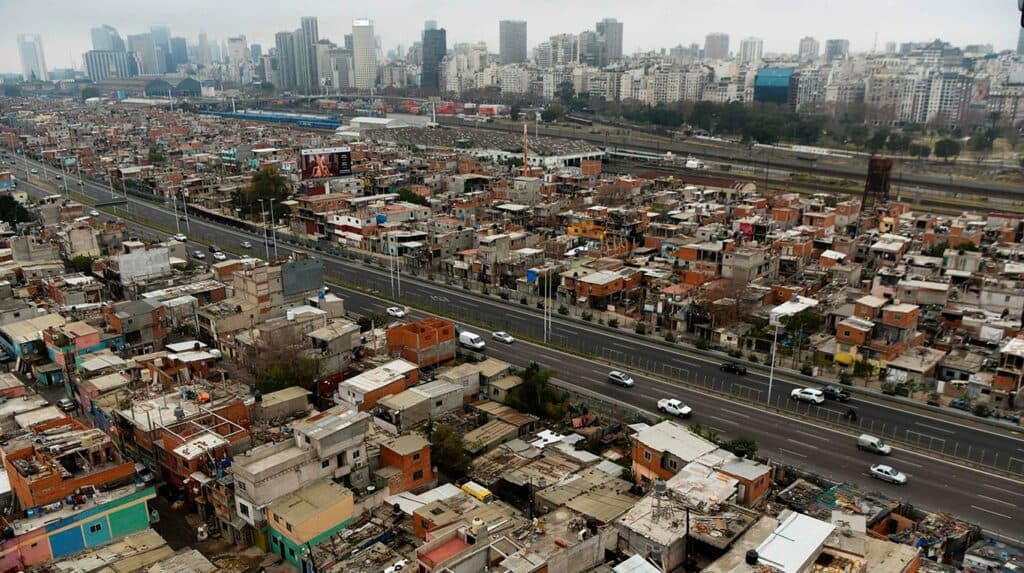 La pobreza subió a 35,4% y afecta a más de 14 millones de argentinos