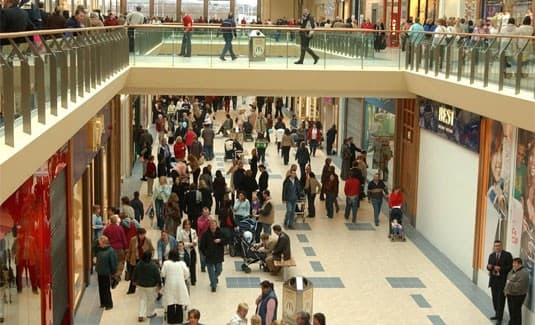 Se registraron bajas de 12,5% en supermercados y de 16,3% en shoppings