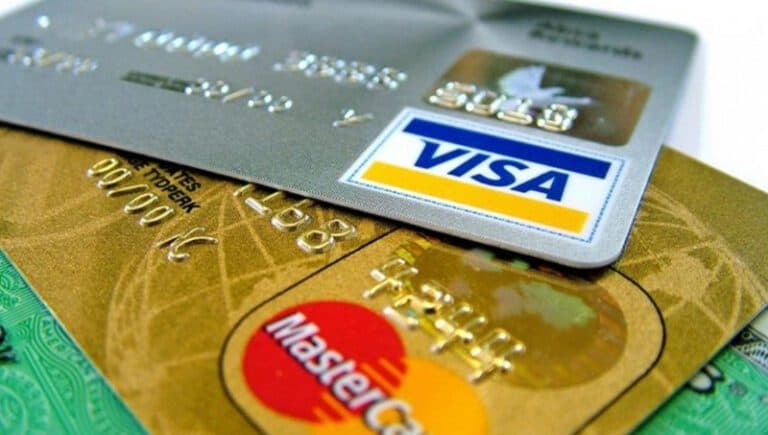 Las compras con tarjeta incrementaron un 53.8% interanual durante marzo