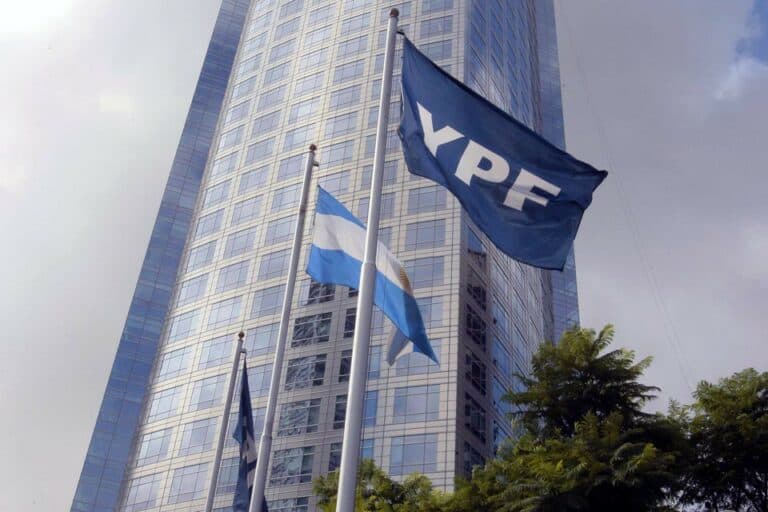 YPF mejoró su propuesta de canje de deuda