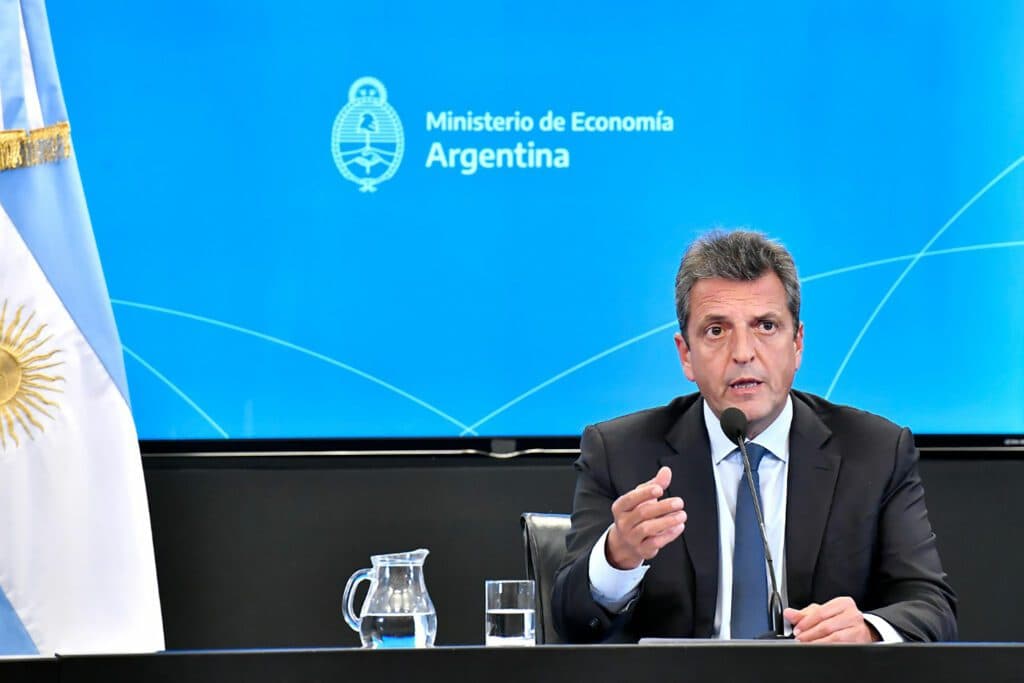 Las medidas de Massa para intentar bajar la inflación: plazos fijos, dólar y tarjetas