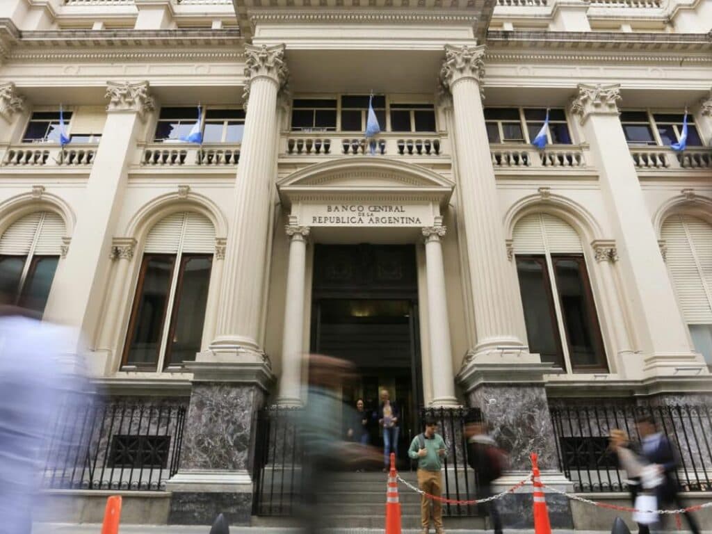 El Banco Central volvió a bajar la tasa de interés y la llevó al 50%