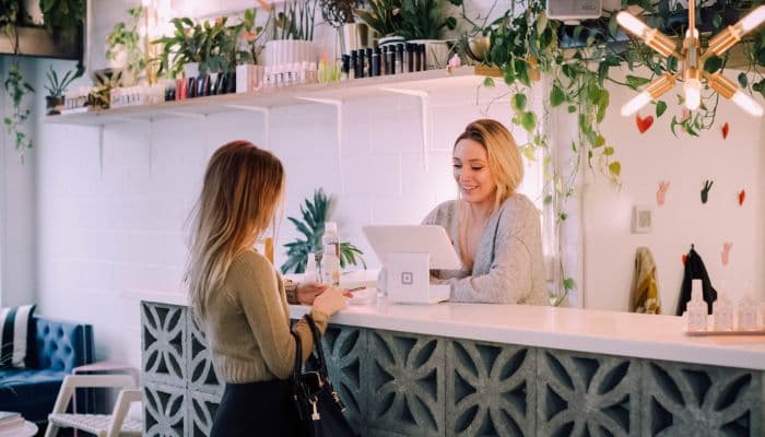 Tendencias 2024 en atención al cliente: 5 prácticas para fidelizar a los consumidores