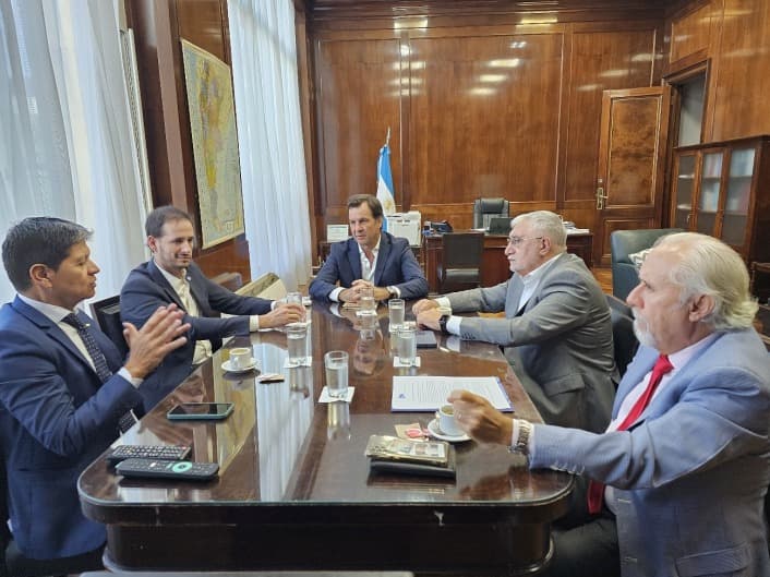 En medio de las crisis, empresarios pymes le reclaman a Milei medidas para alentar el consumo