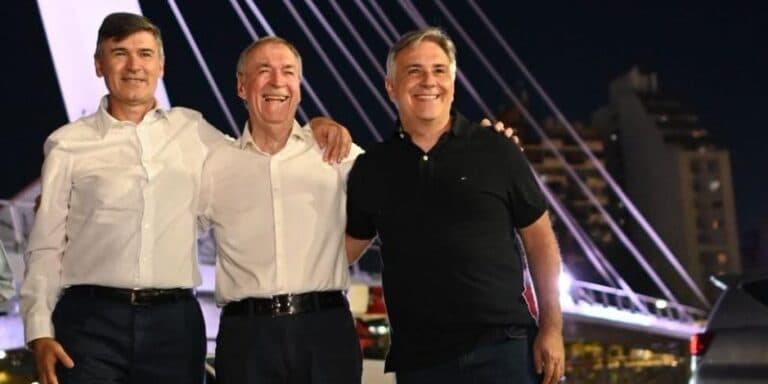 El doble juego del peronismo cordobés con Milei: Llaryora se acerca y Passerini se para en la vereda del frente