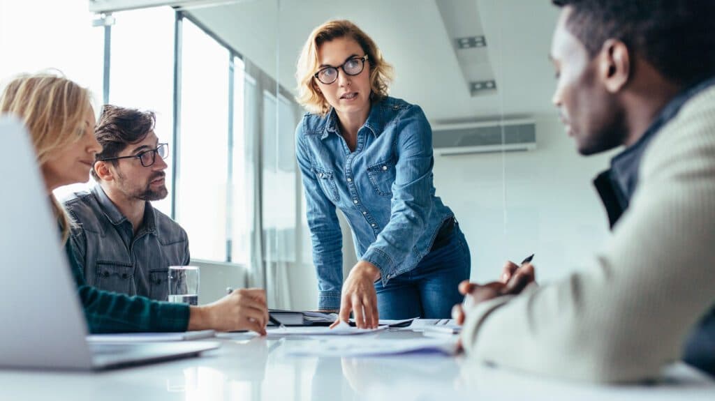 Género y mercado laboral: en el sector privado, sólo el 35% de los argentinos tiene una jefa mujer