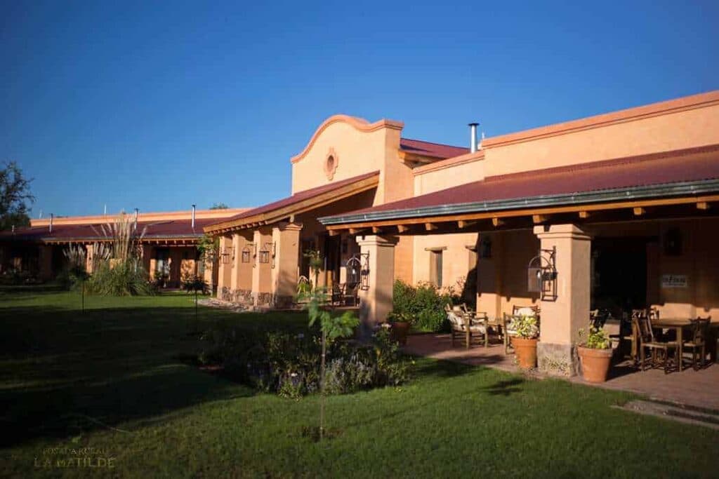 Fuego, vino y sierras: la magia del invierno en Posada Rural La Matilde