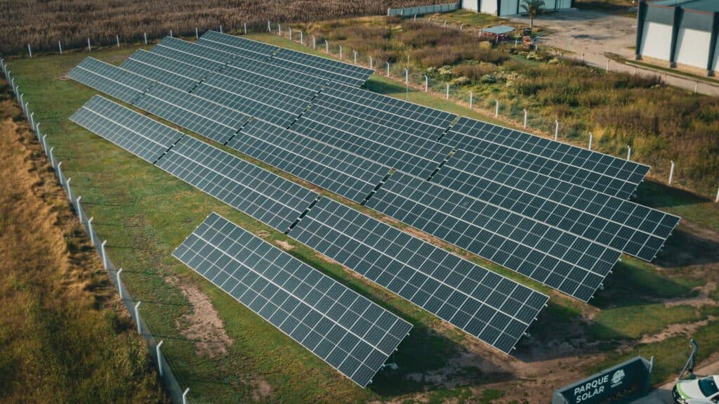 General Roca inaugura un parque solar comunitario con 684 paneles y energía para 200 familias