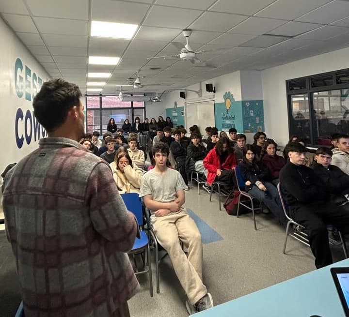 Simplestate lleva la educación financiera a las aulas y pone el foco en el riesgo de las apuestas online