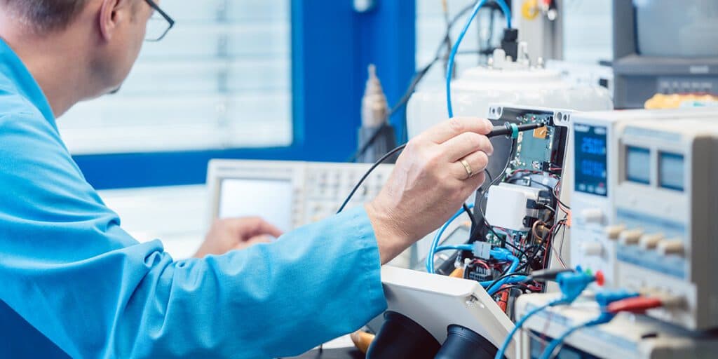 Entre la caída productiva y el impulso exportador, la industria electrónica se prepara para un 2026 cauteloso