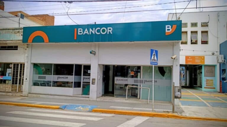 Bancor achica su red: cierre de sucursales, revisión de estructura y tensión con el gremio