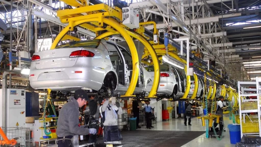 ADEFA: la producción automotriz bajó 16% en julio, aunque mejora el frente externo