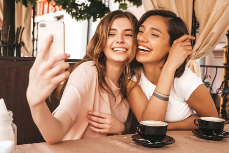 Consumo joven: en qué ahorran y en qué gastan los sub-30