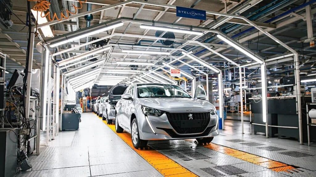 La planta que fabrica el segundo auto más vendido del país suspende su producción por un mes