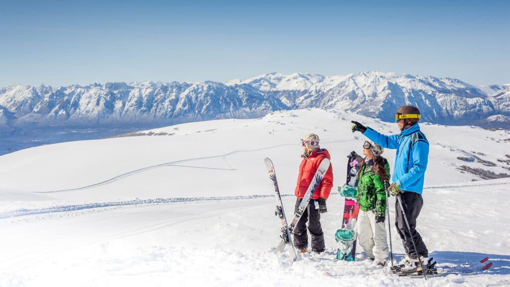 ¿Cuánto cuesta viajar en vacaciones de invierno? Radiografía de precios de los destinos más elegidos