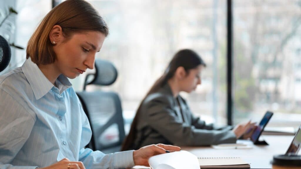 Radiografía del empleo: cautela empresaria, tensión generacional y el peso de la crisis en el escenario local