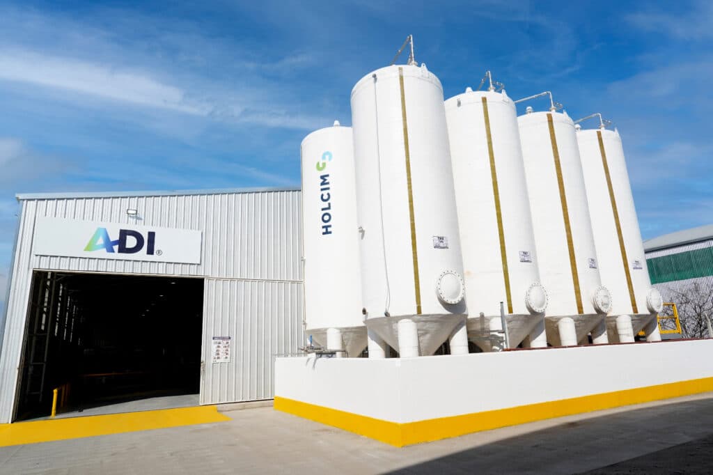 Holcim invierte US$ 1,2 millones e inaugura su primera planta de aditivos en Córdoba