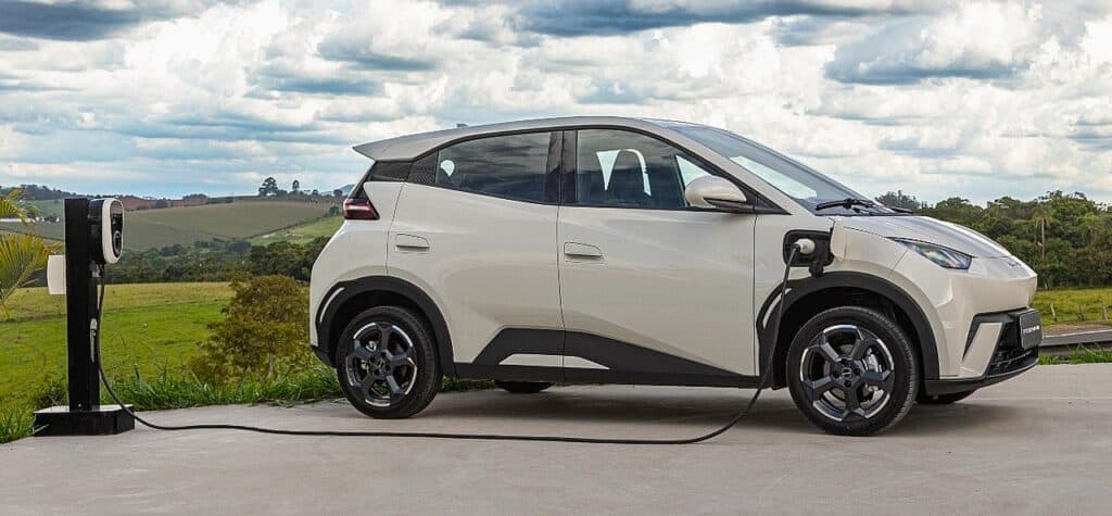 En números: el mercado de híbridos y eléctricos cuadruplicó sus ventas en el primer semestre de 2026