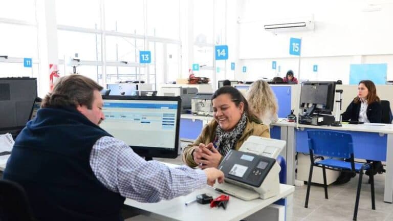 Endeudamiento y pluriempleo: el 87% de los trabajadores estatales asegura tener deudas para sostener sus gastos