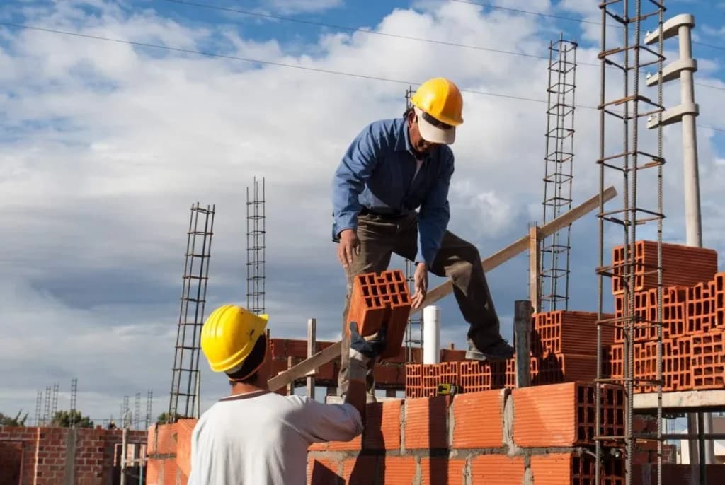 Construcción en alerta: cautela para contratar y pedidos de crédito marcan el pulso del sector