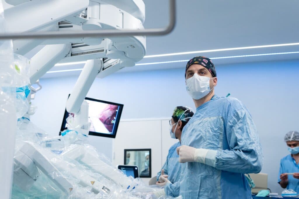 Hito médico en Córdoba: realizan el primer trasplante hepático con donante vivo por cirugía robótica del interior del país